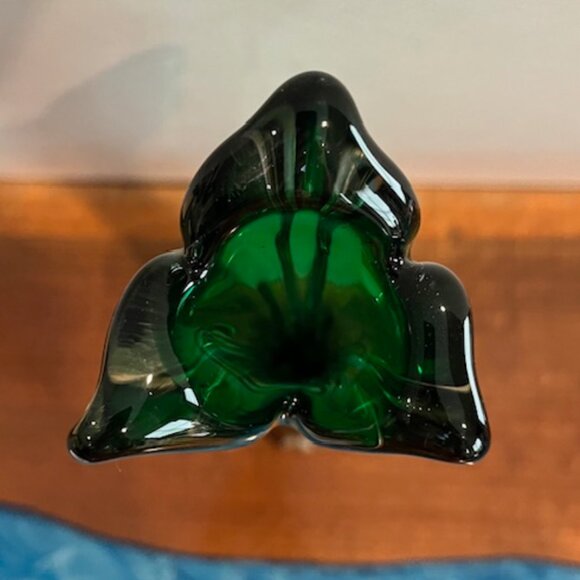 Art Glass Green and Clear 3 Finger Swung Stretch 14" Vase - Picture 8 of 11